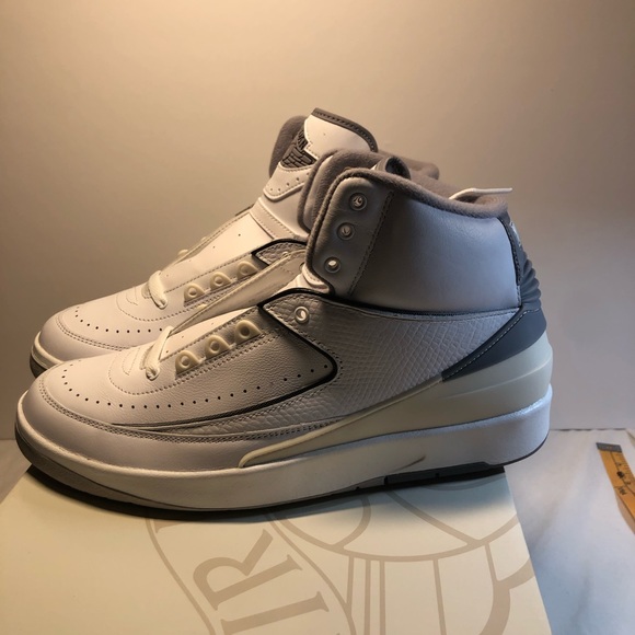 Air Jordan 2 Retro White cement Grey Sail Black Men’s Size 9.5 Women’s 11 New - Picture 2 of 15